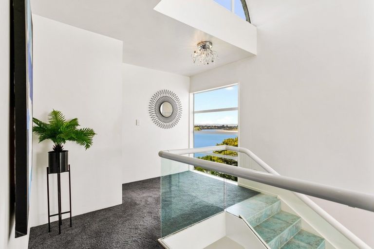 Photo of property in 21 Renoir Street, West Harbour, Auckland, 0618