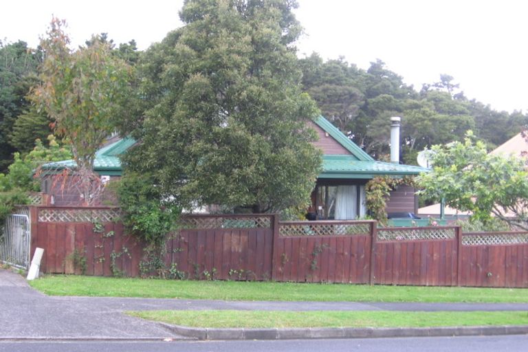 Photo of property in 16 Hakea Place, Totara Heights, Auckland, 2105