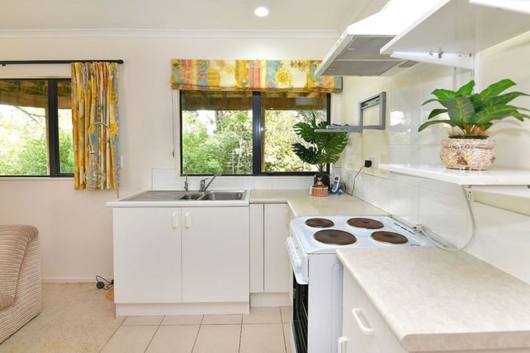 Photo of property in 32 D'oyly Drive, Stanmore Bay, Whangaparaoa, 0932