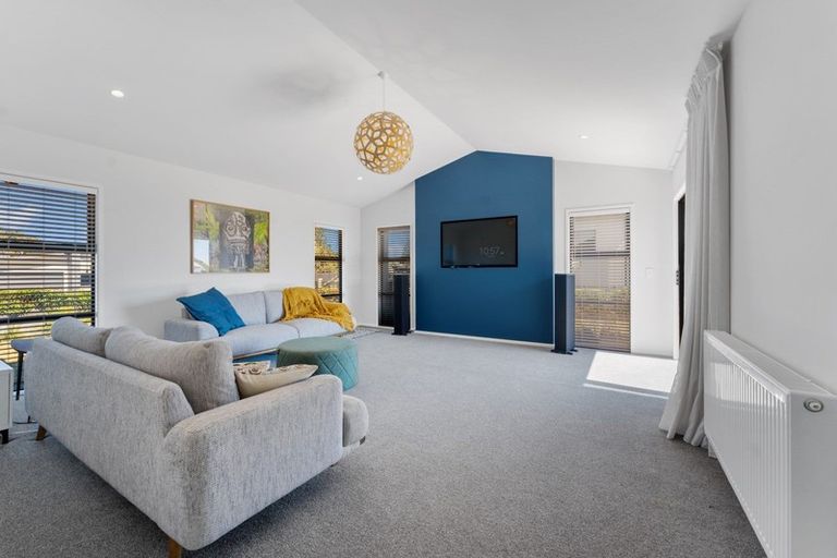 Photo of property in 18 Kotare Drive, Waiwhakaiho, New Plymouth, 4312