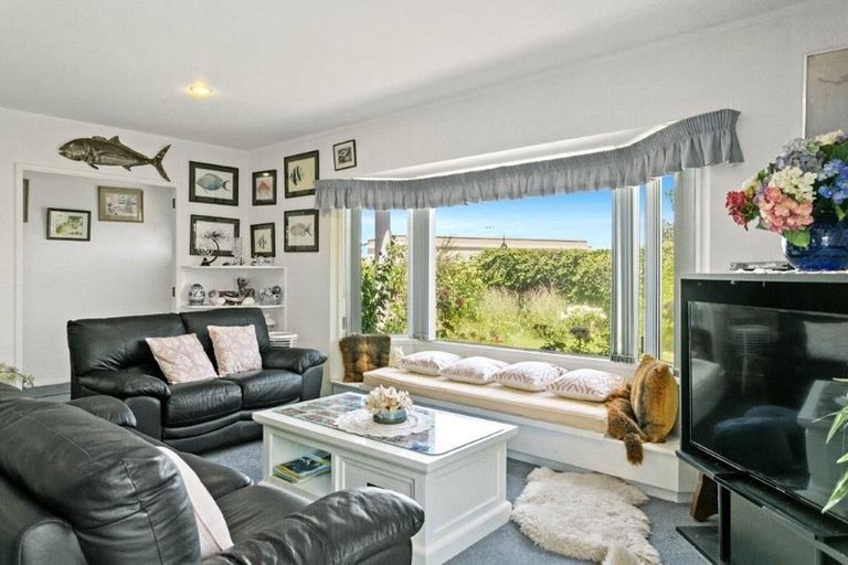 Photo of property in 29 Fairview Terrace, Waipahihi, Taupo, 3330