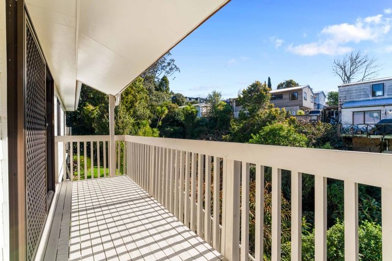 Photo of property in 2/95 Fairclough Road, Beach Haven, Auckland, 0626