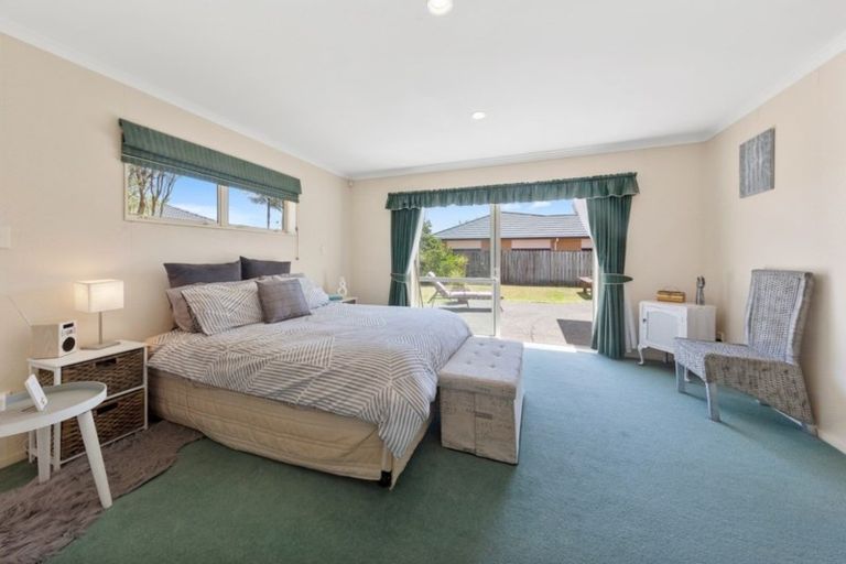 Photo of property in 13 Maghera Drive, East Tamaki Heights, Auckland, 2016