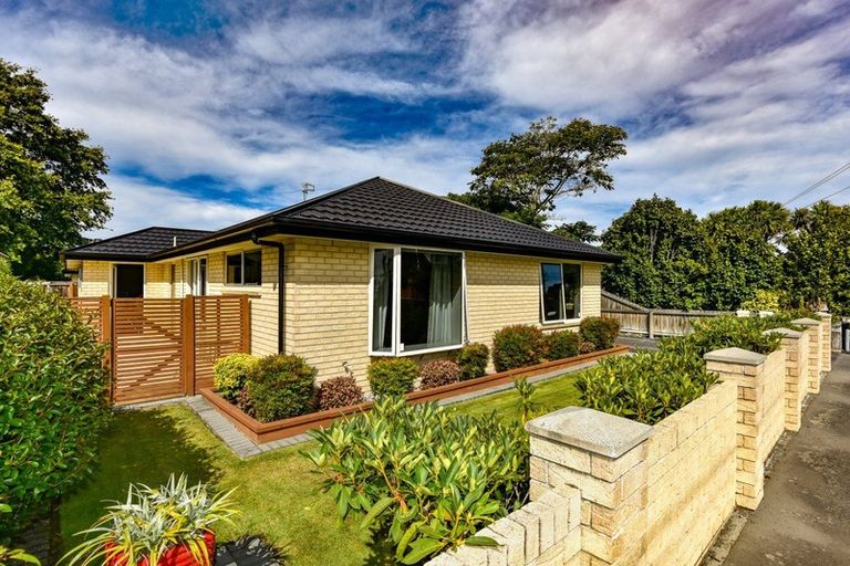 Photo of property in 1/220 Avonhead Road, Avonhead, Christchurch, 8042