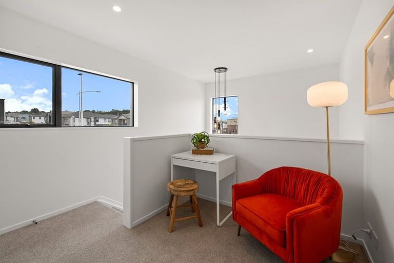 Photo of property in 2/529g Massey Road, Mangere, Auckland, 2022