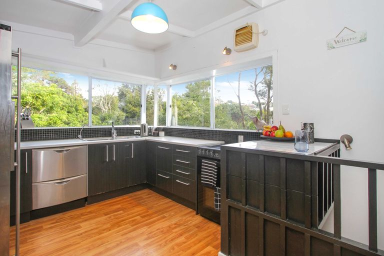 Photo of property in 120 Park Hill Road, Birkenhead, Auckland, 0626