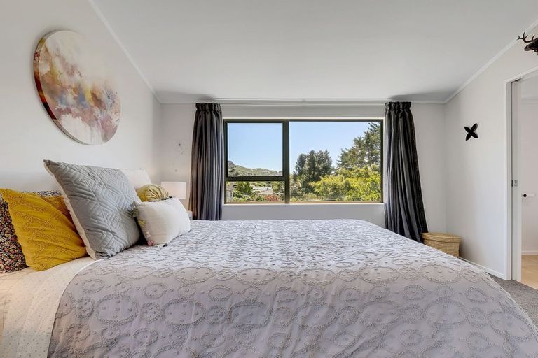 Photo of property in 16 Larsen Crescent, Tawa, Wellington, 5028