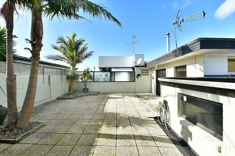 Photo of property in 22 Amorino Drive, Red Beach, 0932