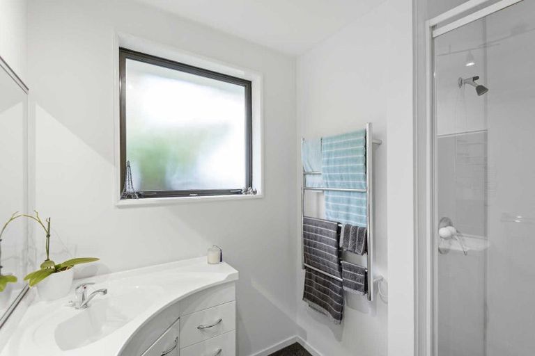 Photo of property in 2/5 Wynand Place, Sockburn, Christchurch, 8042