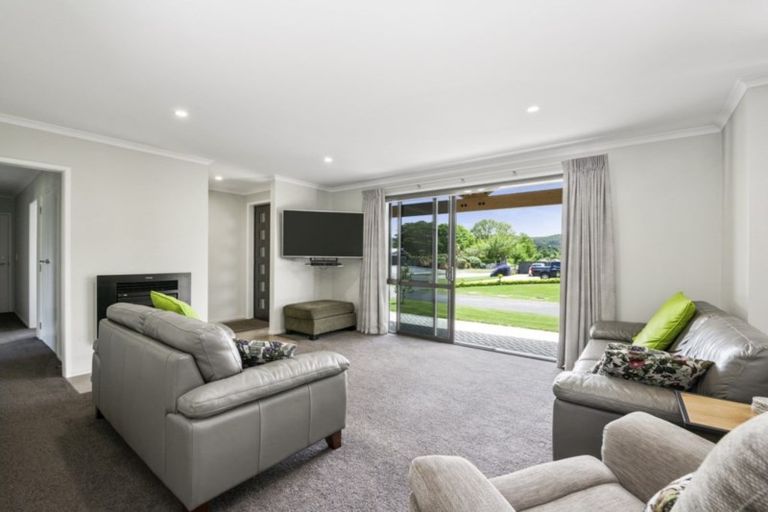 Photo of property in 1 Cabbage Tree Grove, Kinloch, Taupo, 3377