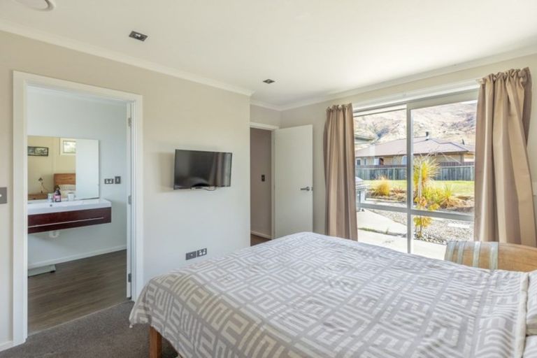 Photo of property in 40 West Meadows Drive, Wanaka, 9305