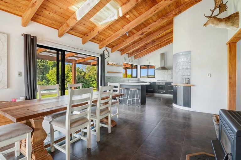 Photo of property in 499 Shelly Beach Road, South Head, Helensville, 0874
