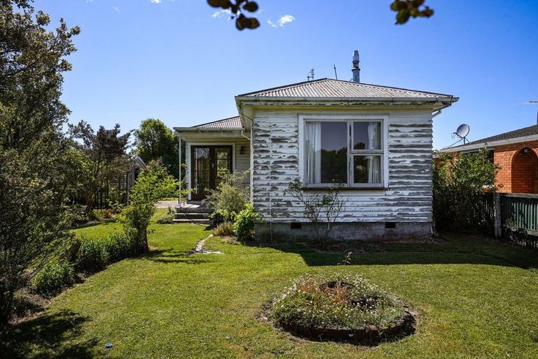 Photo of property in 16 Meadow Street, Kaiapoi, 7630