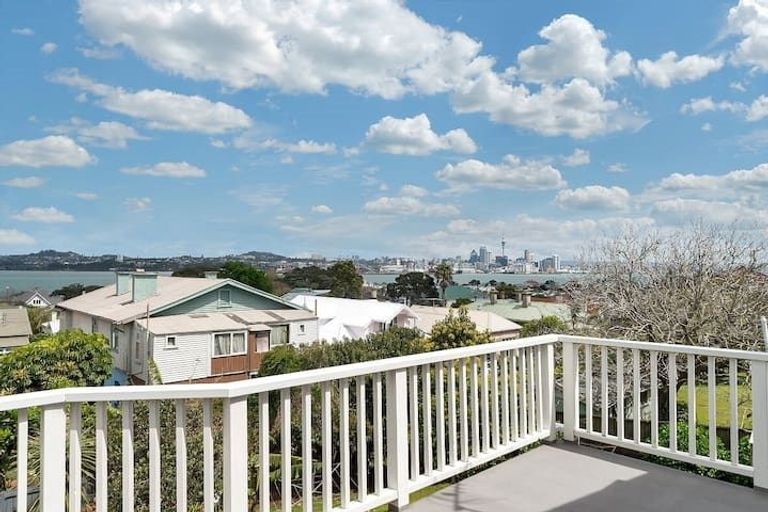 Photo of property in 2/15a Kerr Street, Devonport, Auckland, 0624