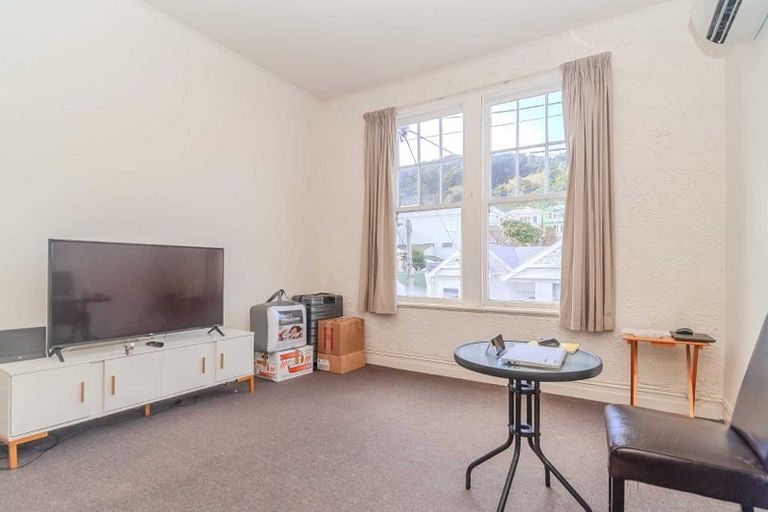 Photo of property in 10 Porritt Avenue, Mount Victoria, Wellington, 6011