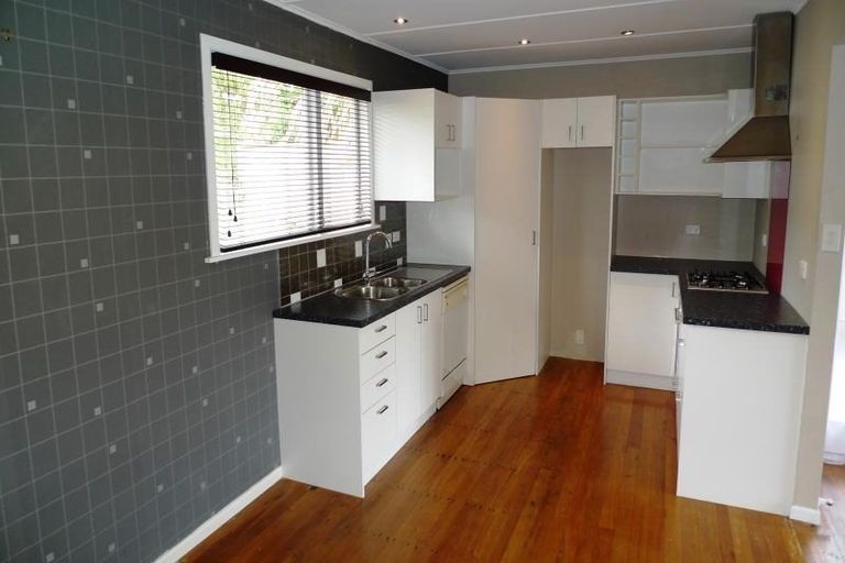 Photo of property in 19 Lynda Avenue, Paparangi, Wellington, 6037