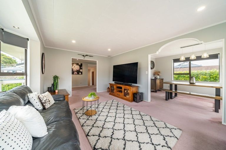 Photo of property in 32 Clearwater Terrace, Brown Owl, Upper Hutt, 5018