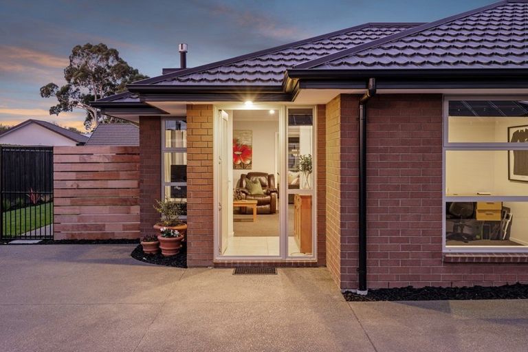 Photo of property in 16d Crown Close, Prebbleton, 7604