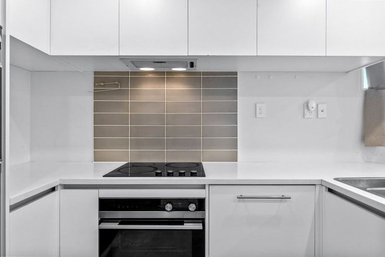 Photo of property in 5/36 Kaipatiki Road, Glenfield, Auckland, 0629