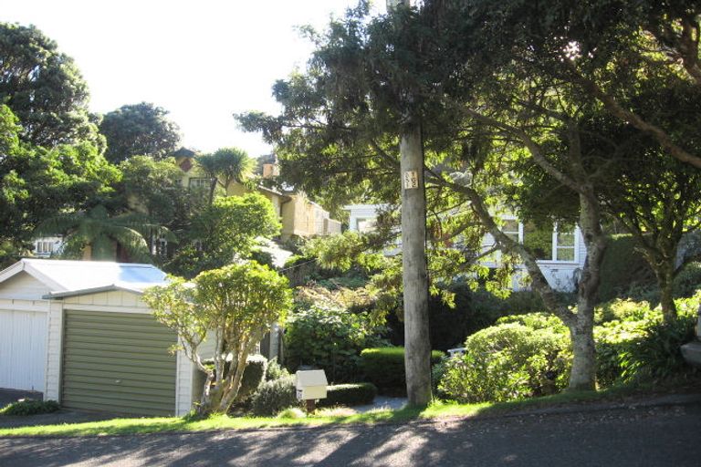 Photo of property in 21 Rona Street, Eastbourne, Lower Hutt, 5013