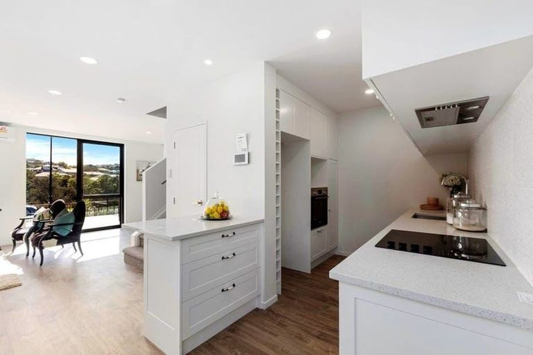 Photo of property in 76 Arran Point Parade, Orewa, 0931