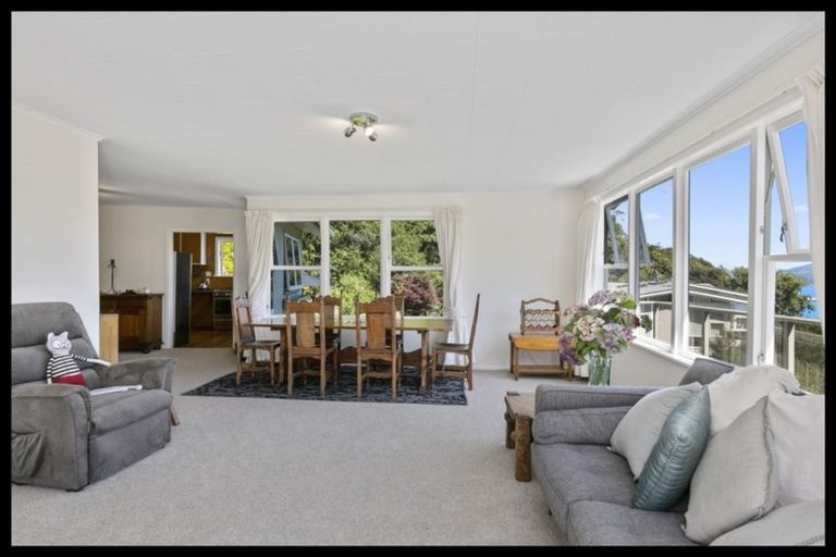 Photo of property in 73 Walter Road, Lowry Bay, Lower Hutt, 5013