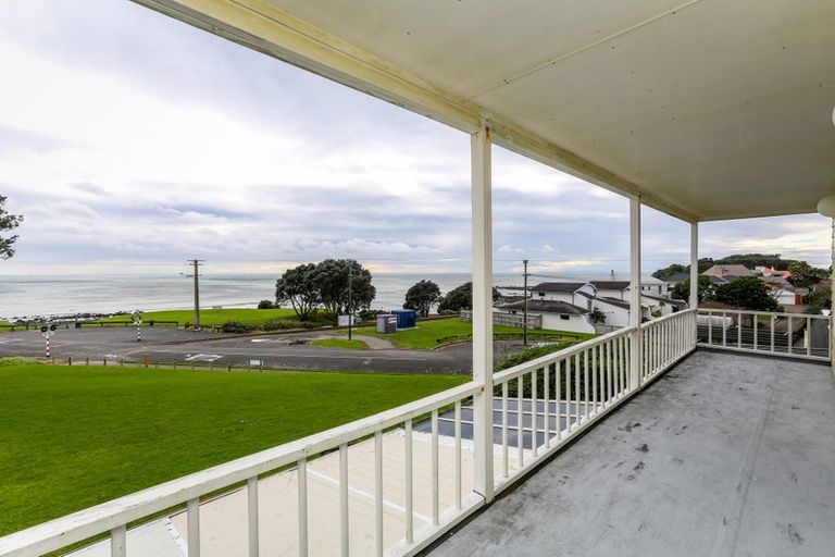 Photo of property in 2/6 Belt Road, Moturoa, New Plymouth, 4310