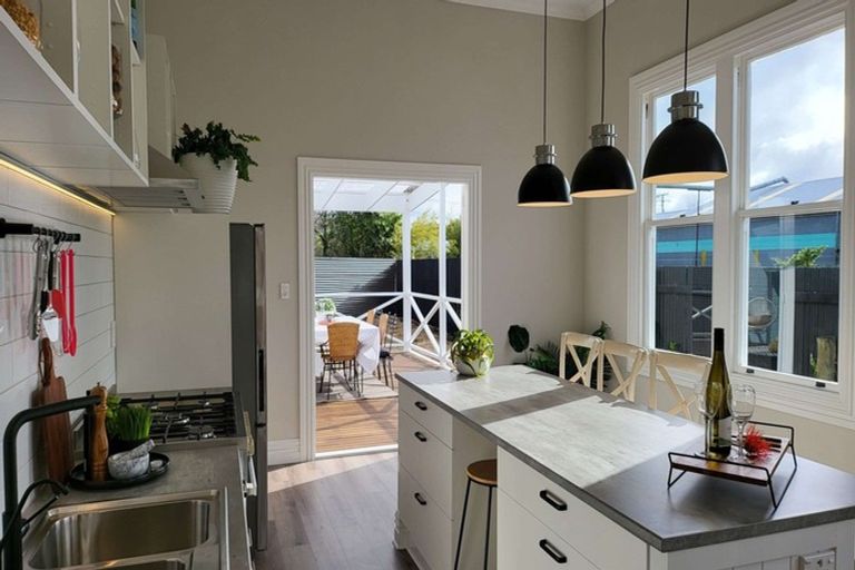 Photo of property in 10 Stewart Street, Marton, 4710