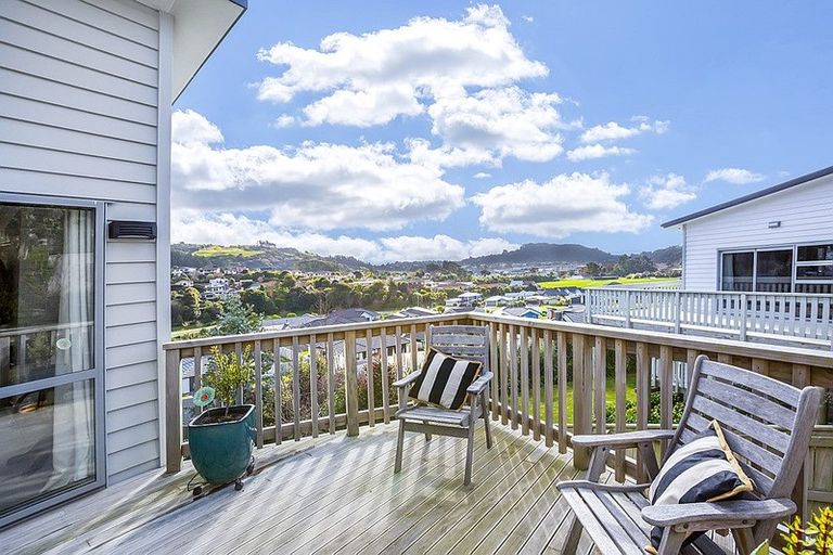 Photo of property in 16 Bluejacket Place, Whitby, Porirua, 5024
