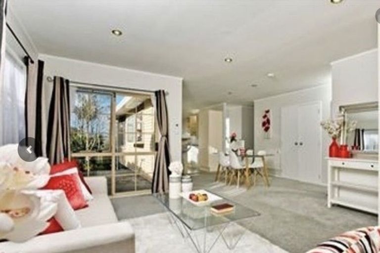 Photo of property in 4 Owl Court, Unsworth Heights, Auckland, 0632