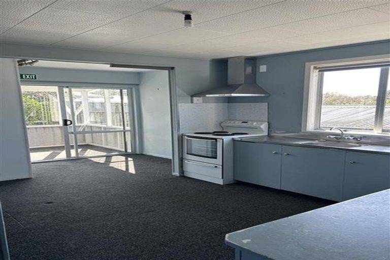 Photo of property in 10 Wallis Street, Raglan, 3225