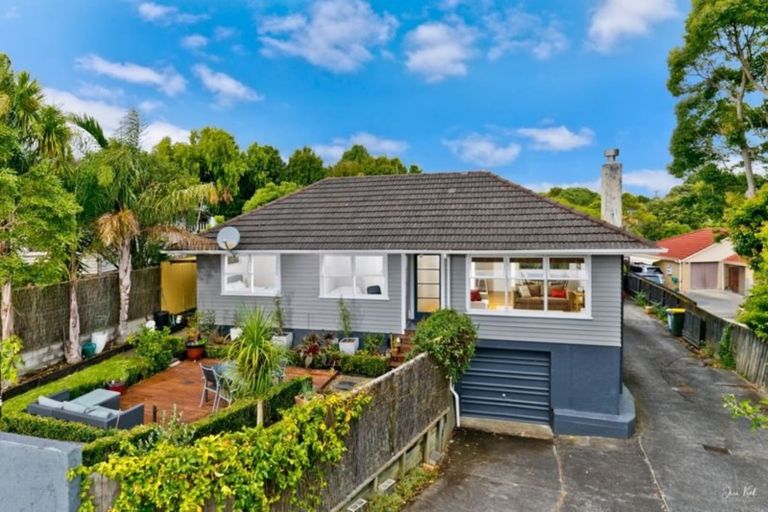 Photo of property in 10 Thomas Rea Place, Te Atatu South, Auckland, 0610