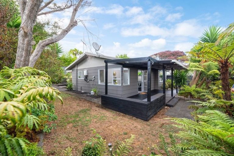 Photo of property in 2/34 Candia Road, Swanson, Auckland, 0614