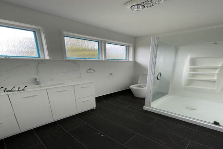 Photo of property in 372 Glenfield Road, Glenfield, Auckland, 0629