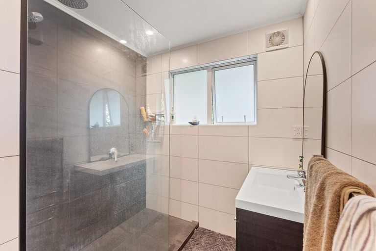 Photo of property in 16 Karaka Street, Otaki Beach, Otaki, 5512