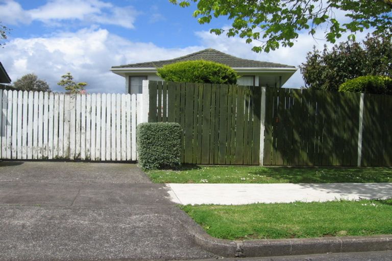 Photo of property in 4 Catkin Crescent, Papatoetoe, Auckland, 2025