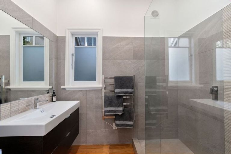 Photo of property in 3 Glen Road, Mornington, Dunedin, 9011