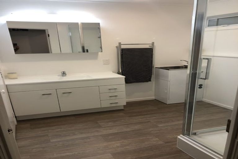 Photo of property in 136 Godley Road, Green Bay, Auckland, 0604