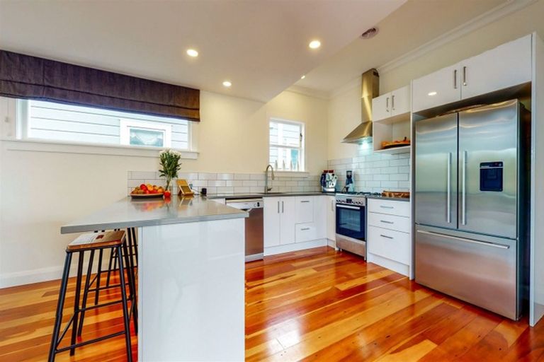 Photo of property in 22 Central Terrace, Alicetown, Lower Hutt, 5010