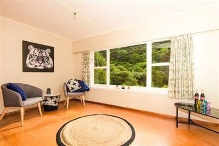 Photo of property in 74 Dowse Drive, Maungaraki, Lower Hutt, 5010