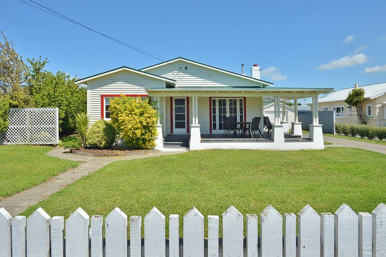 Photo of property in 4 Naples Street, Martinborough, 5711