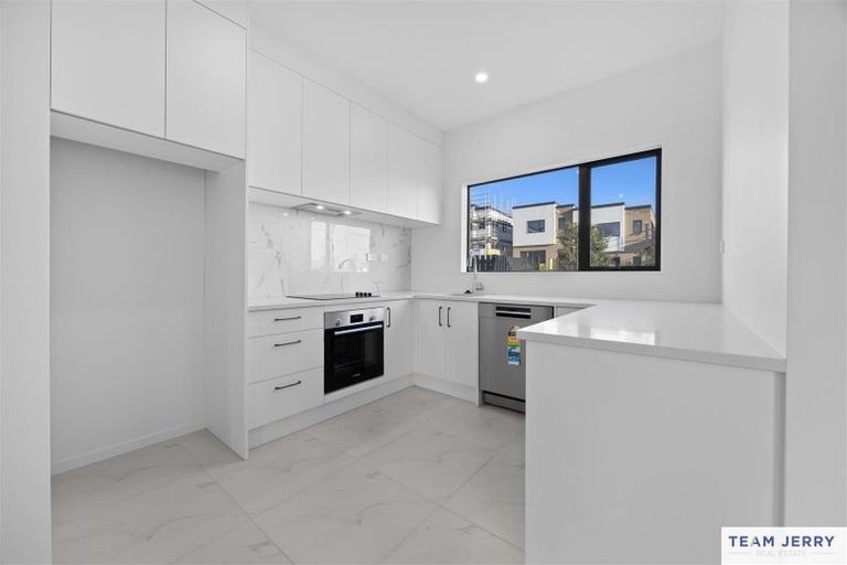 Photo of property in 49b Crestview Rise, Papakura, 2110