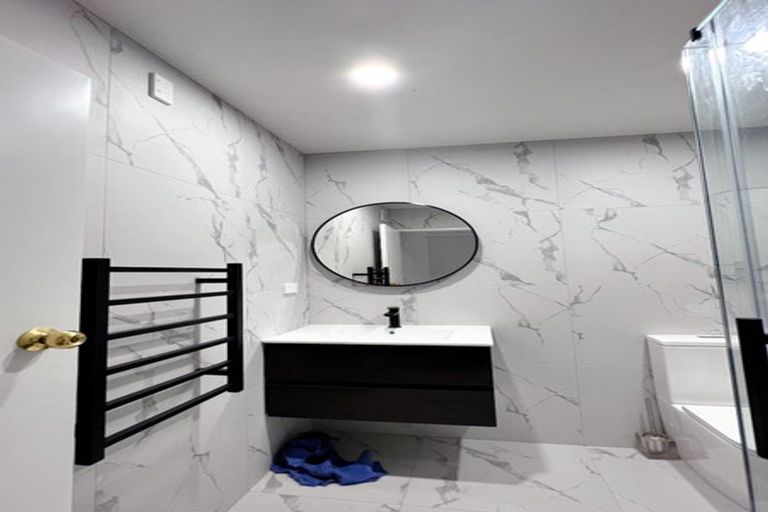 Photo of property in 15 Oaktree Avenue, Browns Bay, Auckland, 0630