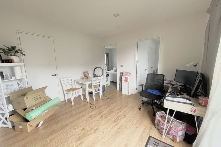 Photo of property in 3 Twin Parks Rise, Papakura, 2110