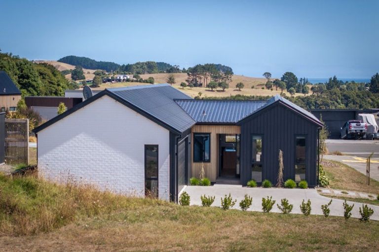 Photo of property in 2 Tunarau Street, Raglan, 3225