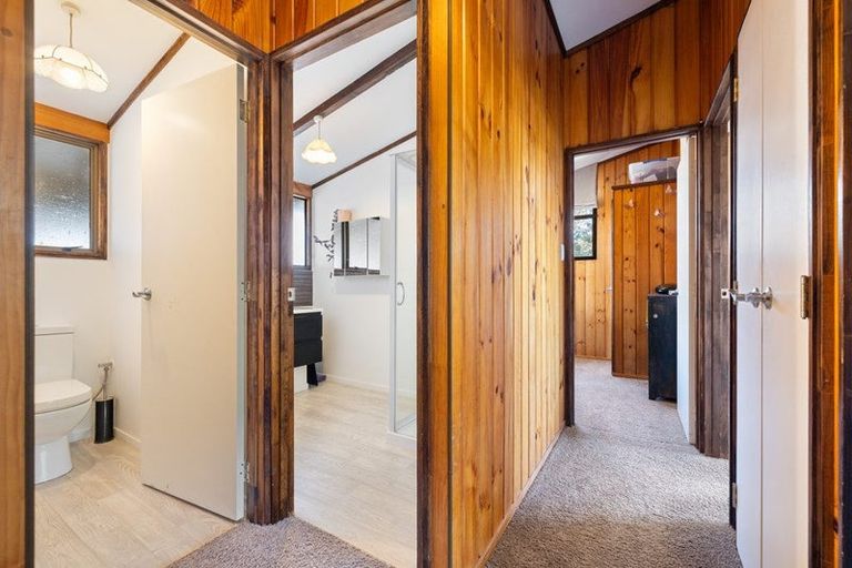 Photo of property in 6 Colonial Place, Kelvin Grove, Palmerston North, 4414