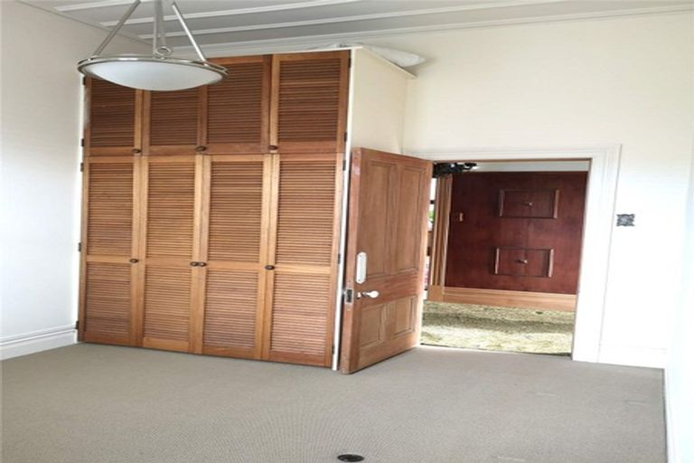 Photo of property in 5 Queen Street, Northcote Point, Auckland, 0627