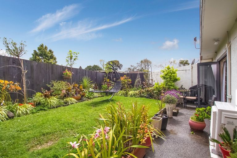 Photo of property in 1/153a Te Atatu Road, Te Atatu South, Auckland, 0610