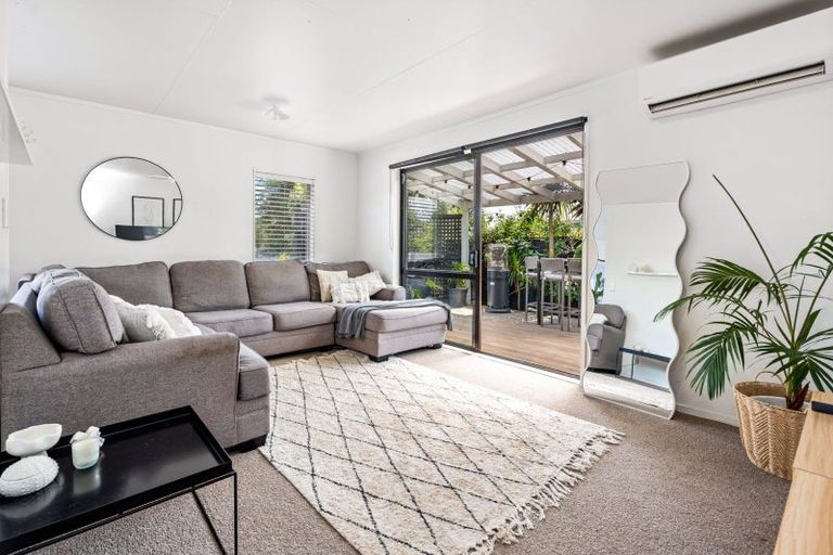 Photo of property in 16 Moki Place, Ruakaka, 0116