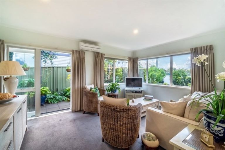 Photo of property in 2/99 Vauxhall Road, Devonport, Auckland, 0624